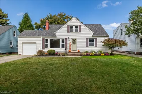 4979 S Barton Rd, Lyndhurst, OH 44124