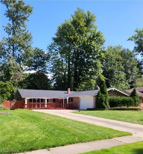 5015 Hampton Dr, North Olmsted, OH 44070