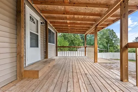 1827 Barth Rd, Belpre, OH 45714 photo 7