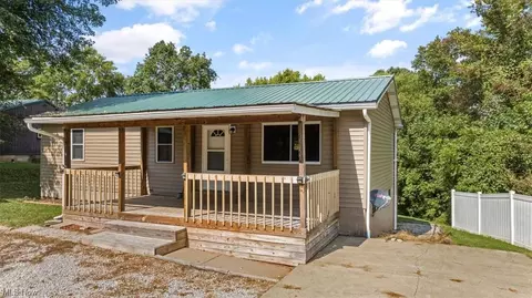1827 Barth Rd, Belpre, OH 45714 photo 2