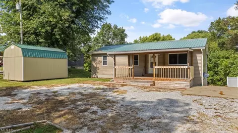 1827 Barth Rd, Belpre, OH 45714 photo 3