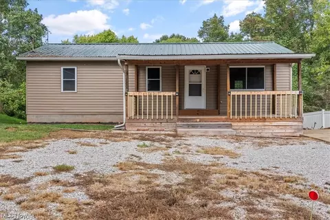 1827 Barth Rd, Belpre, OH 45714 photo 1