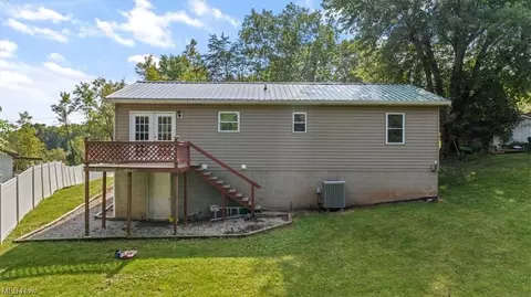 1827 Barth Rd, Belpre, OH 45714 photo 5