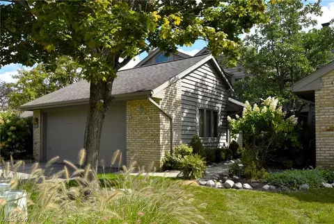 3 Deerfield Ln, Beachwood, OH 44122
