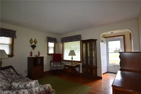 854 5th St, Struthers, OH 44471 photo 4
