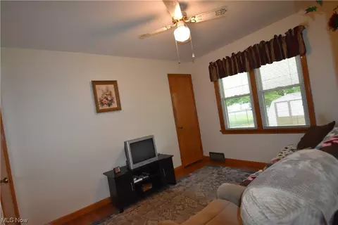 854 5th St, Struthers, OH 44471 photo 11