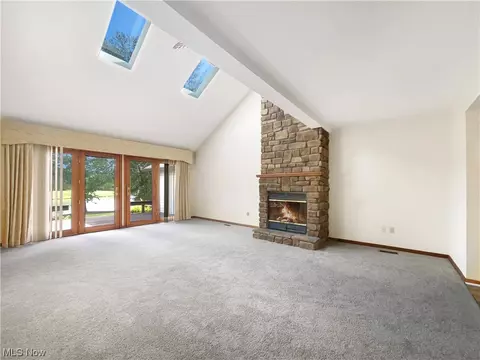 875 Hampton Cir #6, Aurora, OH 44202 photo 3
