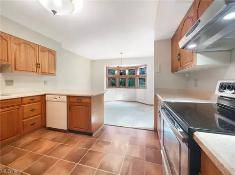 875 Hampton Cir #6, Aurora, OH 44202 photo 12