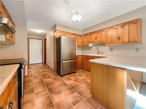 875 Hampton Cir #6, Aurora, OH 44202 photo 7