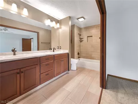875 Hampton Cir #6, Aurora, OH 44202 photo 17