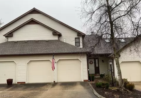 875 Hampton Cir #6, Aurora, OH 44202 photo 1