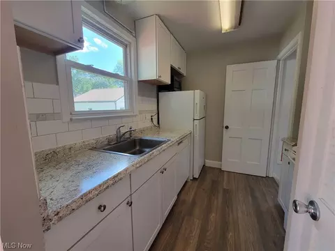 521 E 250th St, Euclid, OH 44132 photo 11