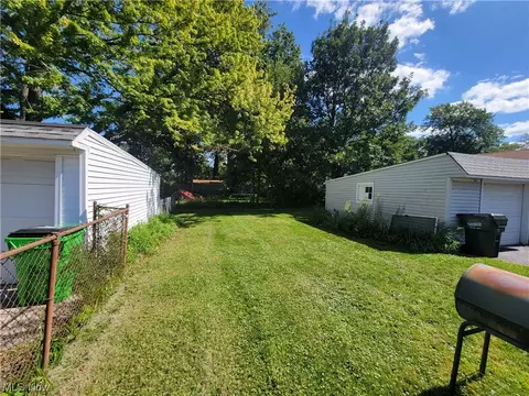 521 E 250th St, Euclid, OH 44132 photo 5