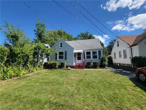 521 E 250th St, Euclid, OH 44132 photo 2