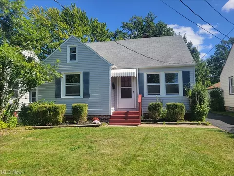 521 E 250th St, Euclid, OH 44132 photo 1