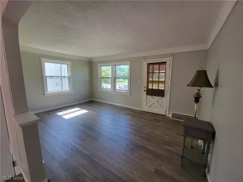 521 E 250th St, Euclid, OH 44132 photo 9