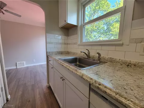 521 E 250th St, Euclid, OH 44132 photo 14