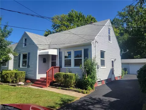 521 E 250th St, Euclid, OH 44132 photo 3