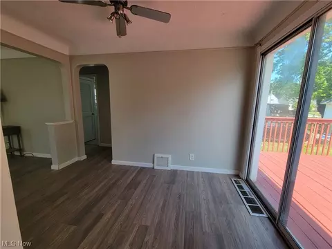 521 E 250th St, Euclid, OH 44132 photo 10