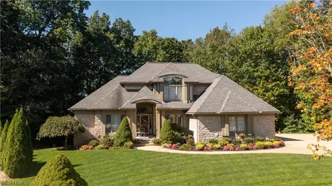 2038 Bent Creek Trl, Cuyahoga Falls, OH 44223