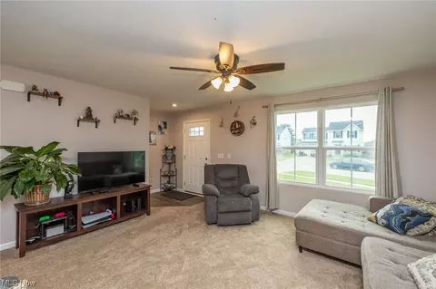 312 Fairfield Ct, Elyria, OH 44035 photo 3
