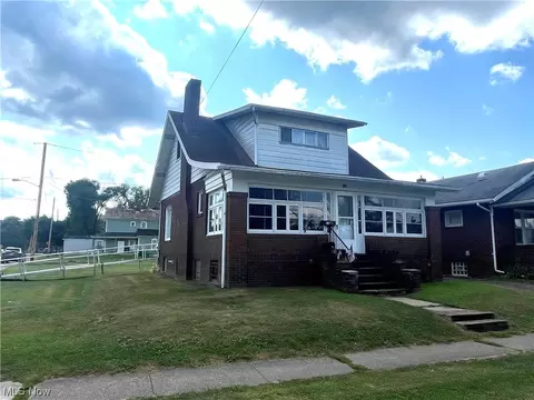 710 Trenton Ave, Uhrichsville, OH 44683