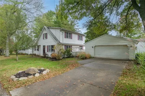 120-122 Woodland Dr, Medina, OH 44256