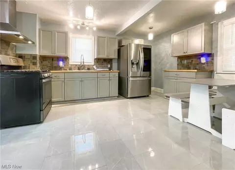 545 Noah Ave, Akron, OH 44320 photo 4
