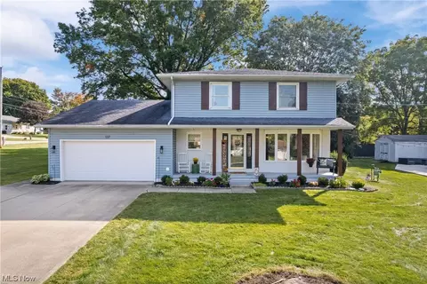 137 Apple Dr, Wadsworth, OH 44281