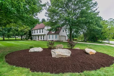 280 S Pine Ct, Aurora, OH 44202