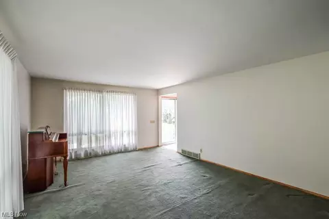 3909 Bellwood Dr NW, Canton, OH 44708 photo 4
