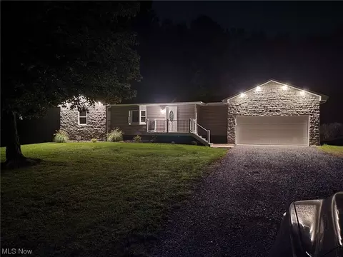 5813 Watson Rd, Hubbard, OH 44425