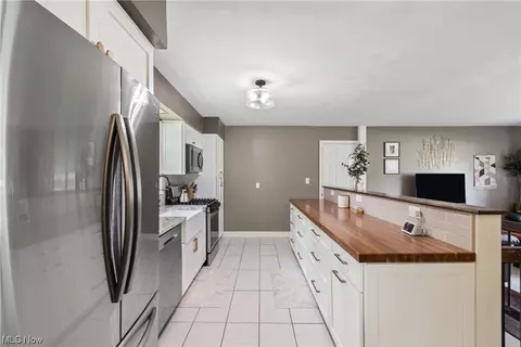 1484 Centerview Dr, Copley, OH 44321 photo 9