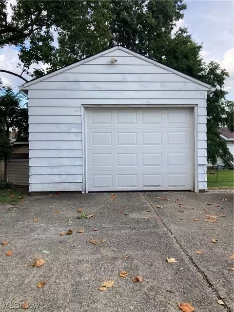 183 E Wilbeth Rd, Akron, OH 44301 photo 4