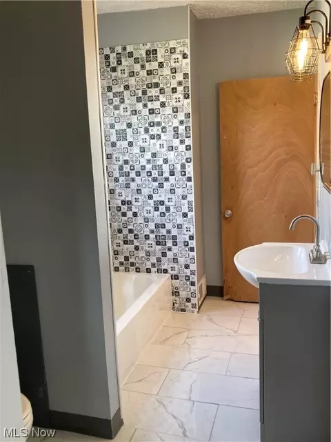 183 E Wilbeth Rd, Akron, OH 44301 photo 17