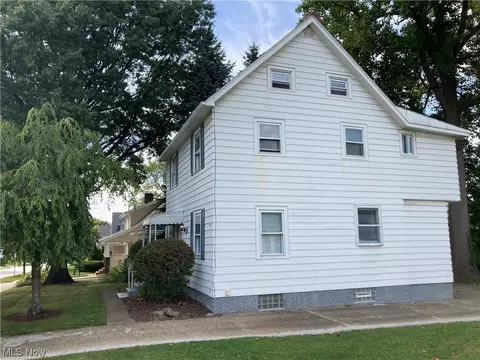 183 E Wilbeth Rd, Akron, OH 44301 photo 2