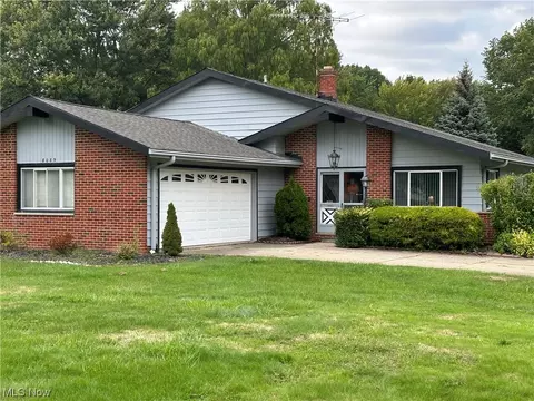 8089 Meadowdale Dr, Mentor, OH 44060