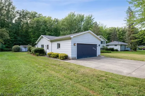2715 Douglas Rd, Ashtabula, OH 44004 photo 2