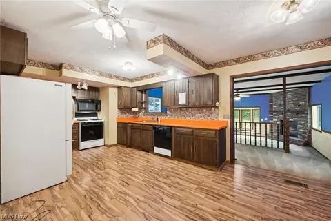 2715 Douglas Rd, Ashtabula, OH 44004 photo 17