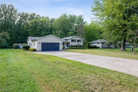2715 Douglas Rd, Ashtabula, OH 44004 photo 3