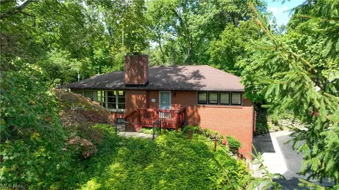 2555 Sackett Ave, Cuyahoga Falls, OH 44223