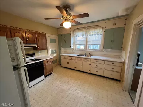 733 Bond Ave, Barnesville, OH 43713 photo 11