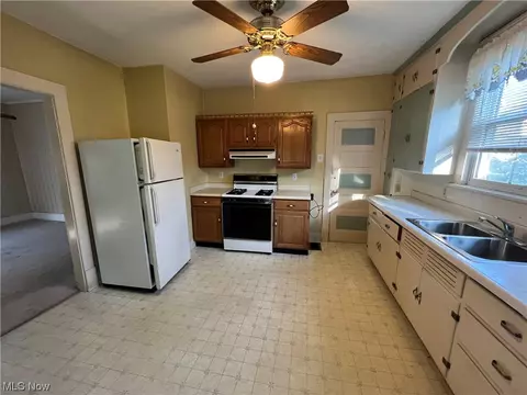 733 Bond Ave, Barnesville, OH 43713 photo 12