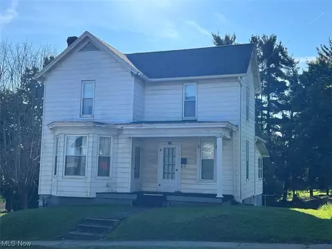 733 Bond Ave, Barnesville, OH 43713 photo 2