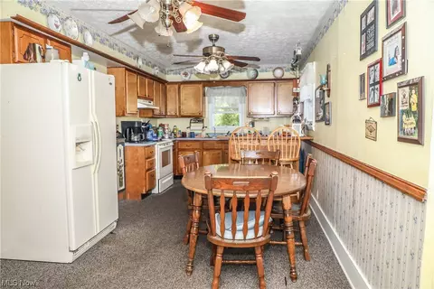 322 S Gardner St, Barnesville, OH 43713 photo 4