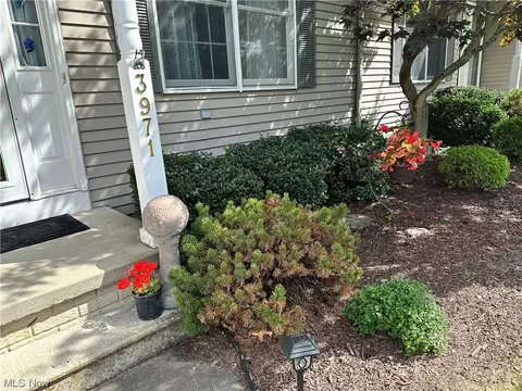 3971 Woodland Dr, Vermilion, OH 44089