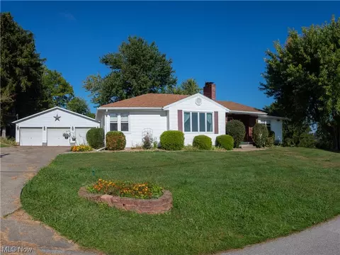 832 Ridgeview Ln, Moundsville, WV 26041