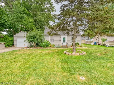 145 Fairfield Rd, Avon Lake, OH 44012