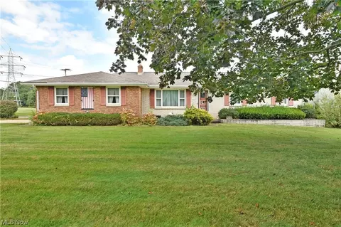 154 Rocky Ledge Dr, Struthers, OH 44471