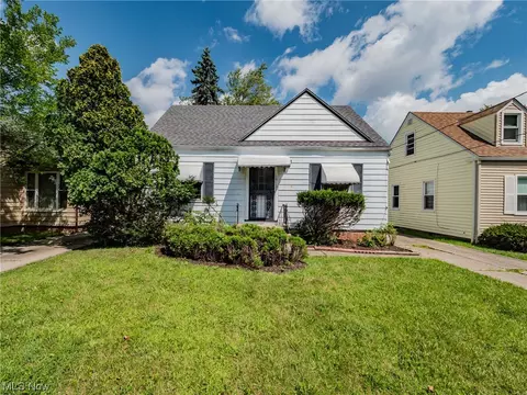 19121 Raymond St, Maple Heights, OH 44137